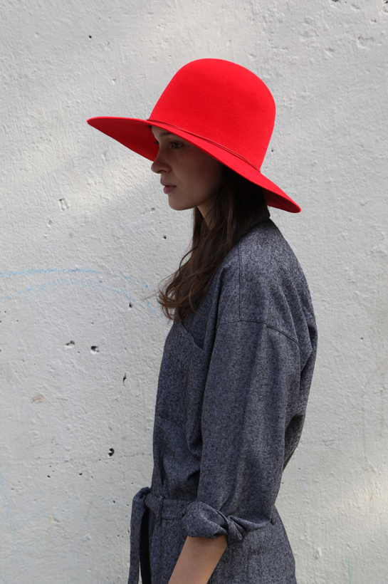 clyde dome hat in true red